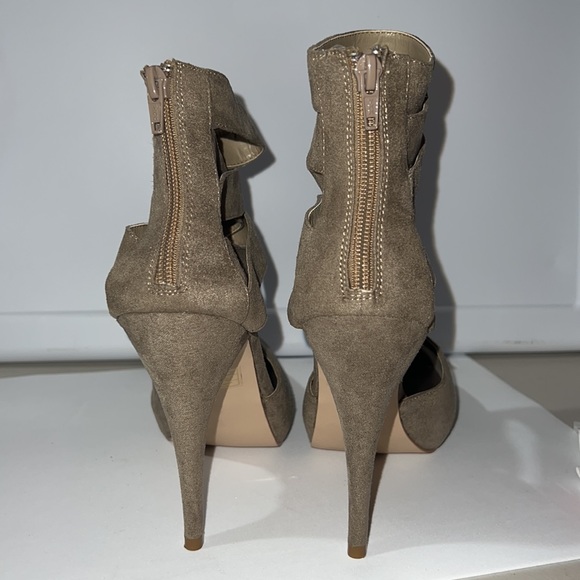 Taupe Heels by SPRING - Picture 4 of 5